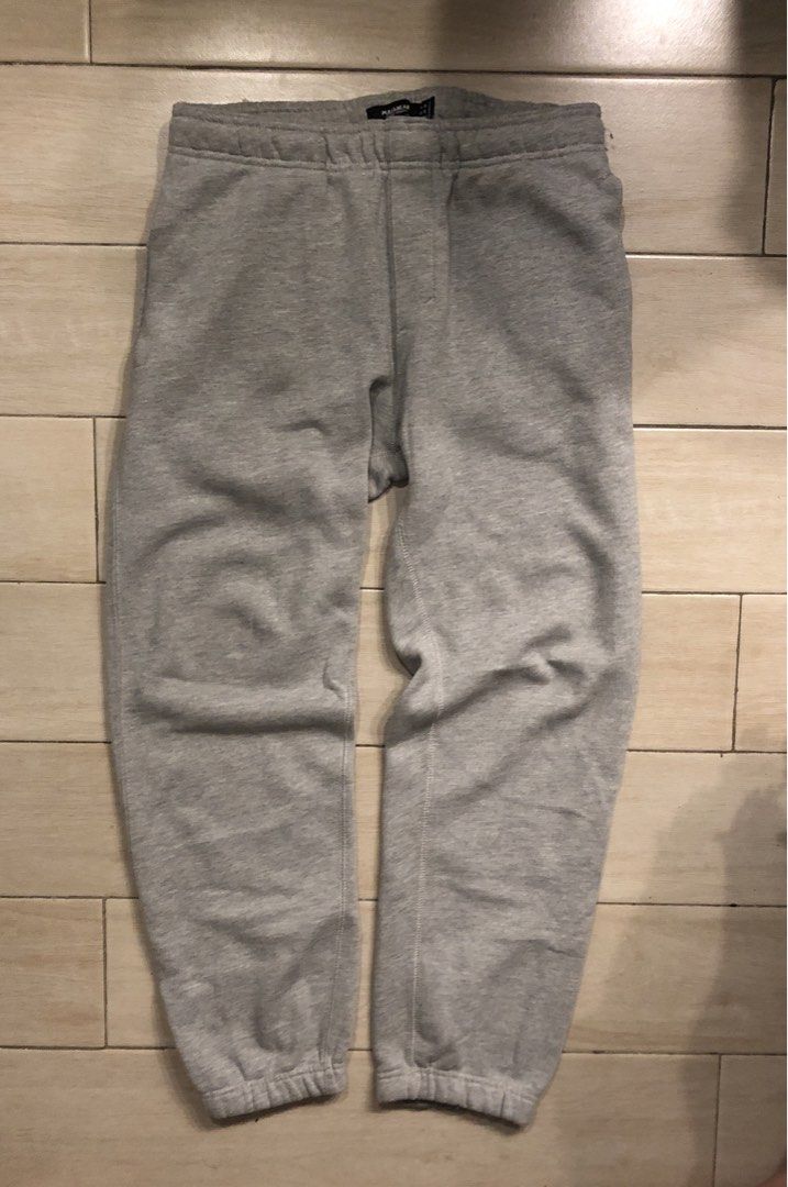 Pull&bear Relaxed Sweatpants (Category: Joggers) located in Makati City. Submitted by zayselll (Listing ID 1453201196, Image 1). Description: Pull&bear relaxed fitting sweatpants Very soft and premium cotton material Very comfortable promise Cuffed leg opening S on tag Length: 97cm Waist: 30 inches Leg hole: 6 inches.