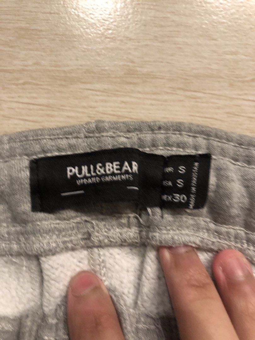 Pull&bear Relaxed Sweatpants (Category: Joggers) located in Makati City. Submitted by zayselll (Listing ID 1453201196, Image 2). Description: Pull&bear relaxed fitting sweatpants Very soft and premium cotton material Very comfortable promise Cuffed leg opening S on tag Length: 97cm Waist: 30 inches Leg hole: 6 inches.