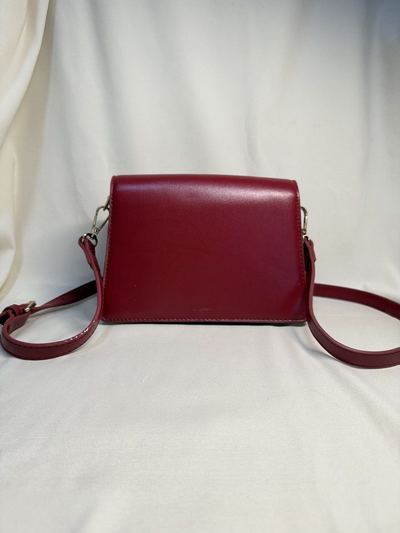 Red Cross Body Bag (Category: Cross-body Bags) located in Bacoor. Submitted by dormcat (Listing ID 1453135827, Image 2). Description: .
