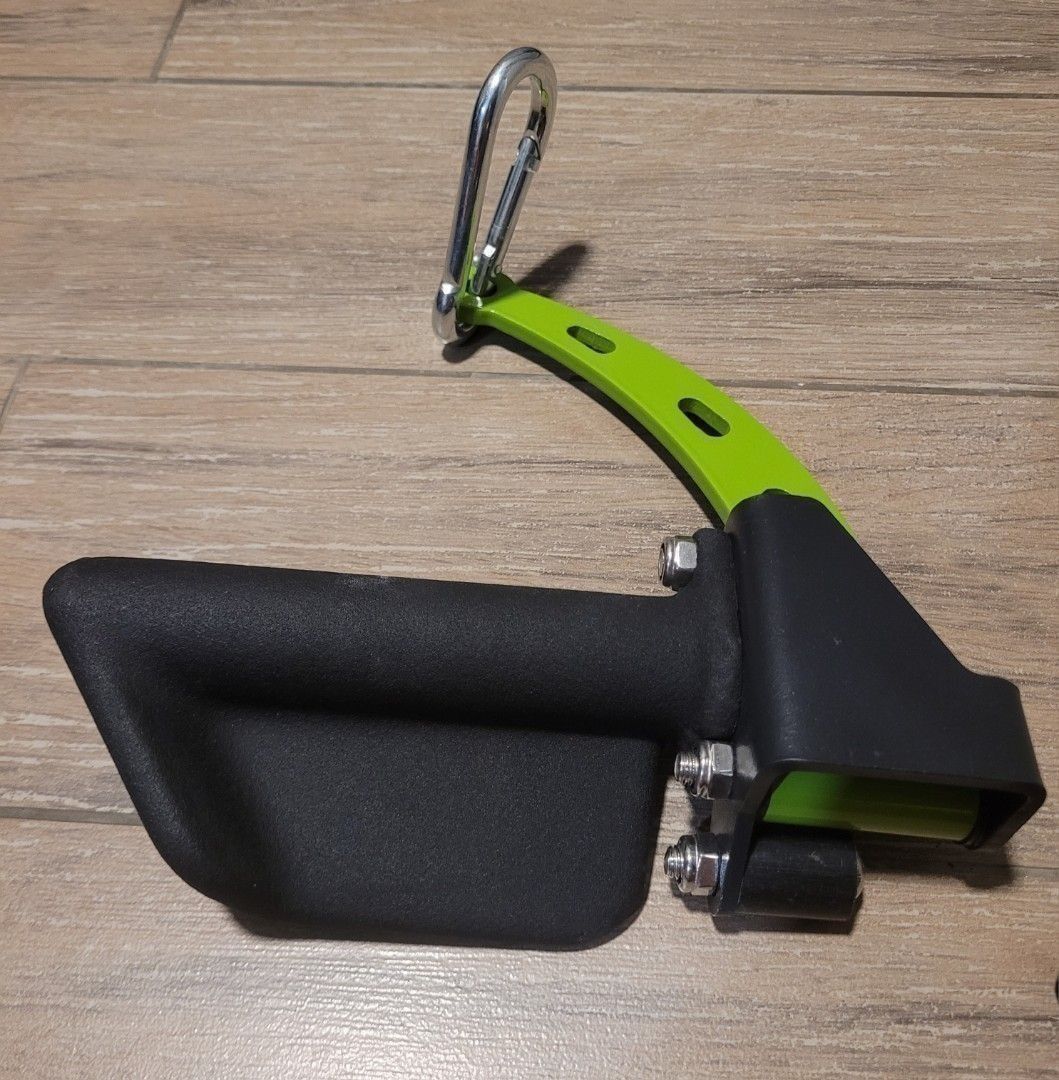 Rotating Handles Cable Attachment (Category: Weights & Dumbbells) located in Singapore. Submitted by james_tt (Listing ID 1453079310, Image 6). Description: Pick up from my block opp sengkang mrt, will not meet elsewhere. Price is FIRM, will block anyone who bargain, nego or ask 'still avail' but never respond. .