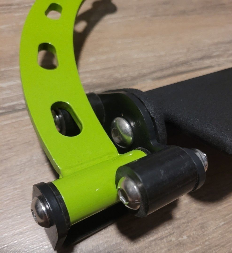 Rotating Handles Cable Attachment (Category: Weights & Dumbbells) located in Singapore. Submitted by james_tt (Listing ID 1453079310, Image 5). Description: Pick up from my block opp sengkang mrt, will not meet elsewhere. Price is FIRM, will block anyone who bargain, nego or ask 'still avail' but never respond. .