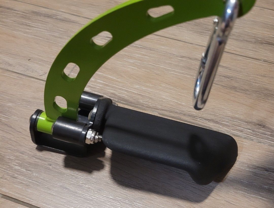 Rotating Handles Cable Attachment (Category: Weights & Dumbbells) located in Singapore. Submitted by james_tt (Listing ID 1453079310, Image 4). Description: Pick up from my block opp sengkang mrt, will not meet elsewhere. Price is FIRM, will block anyone who bargain, nego or ask 'still avail' but never respond. .