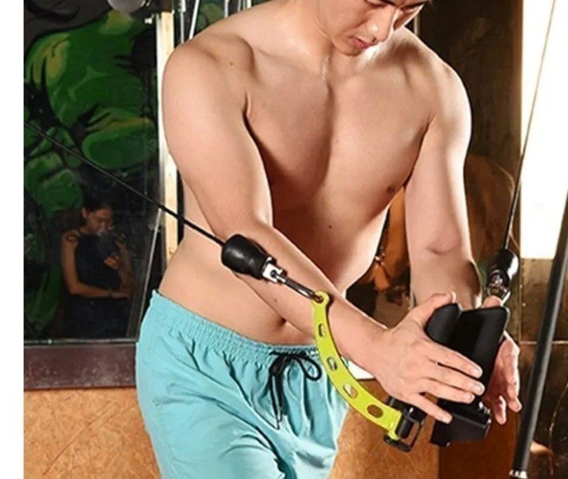 Rotating Handles Cable Attachment (Category: Weights & Dumbbells) located in Singapore. Submitted by james_tt (Listing ID 1453079310, Image 2). Description: Pick up from my block opp sengkang mrt, will not meet elsewhere. Price is FIRM, will block anyone who bargain, nego or ask 'still avail' but never respond. .
