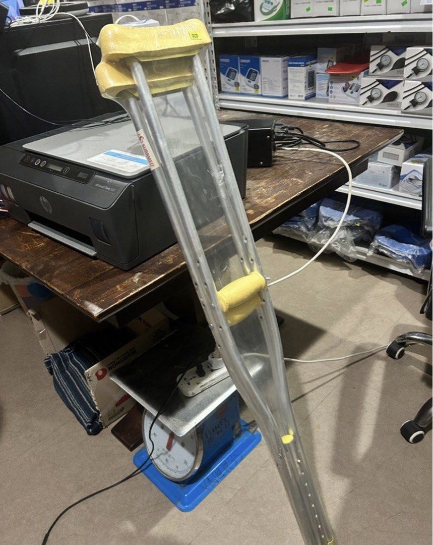 Saklay for adult & pedia (Category: Medical Supplies & Tools) located in Rizal. Submitted by debbiecpalasigue (Listing ID 1453168821, Image 1). Description: Lightweight Aluminum Alloy Underarm Cushion for extra comfort Adjustable Height: 5’2 - 5’10 Sold by PAIR Brand New.