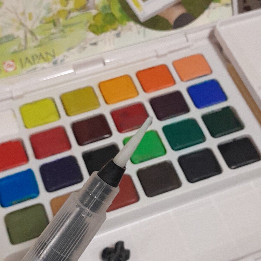 Sakura Petit Color Solid Watercolor Paint Set (Category: Stationery & School Supplies) located in Las Pinas. Submitted by 84vintage (Listing ID 1453161280, Image 3). Description: Sakura Petit Color Solid Watercolor Paint Set, featuring a compact case ideal for sketching on the go. The set includes a portable water brush for painting without needing a separate water container. The lid functions as a divided palette for mixing colors, while the cas