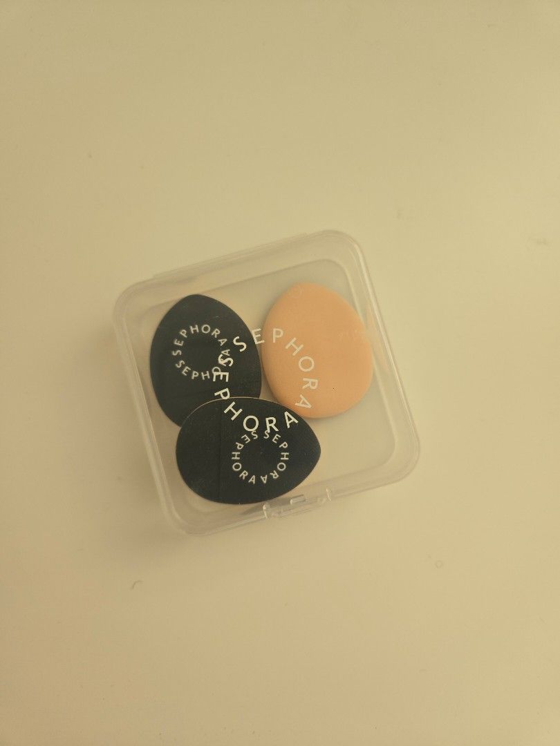 Sephora Makeup Sponges Set (Category: Makeup) located in Quezon City. Submitted by samcas (Listing ID 1453074207, Image 1). Description: Sephora makeup sponge set. Perfect for foundation & concealer. Comes in a clear case..