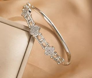 (Category: ) located in . Submitted by shopping_collection (Listing ID 1453156800, Image 1). Description: .