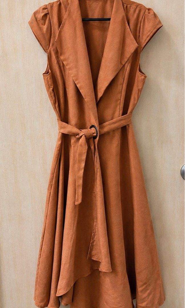 Sleeveless Rust Belted Midi Dress with Collar (Category: Dresses) located in Pasay City. Submitted by calliecorner (Listing ID 1453111265, Image 1). Description: Never used. Elegant rust orange wrap midi dress featuring a collared neckline, tie waist belt, and a flattering flowy silhouette. Details: Color: Rust Orange Size: Can fit S–L With matching tie belt Sleeveless with collared neckline Midi length Never used Excellent condition 📍Pasay City