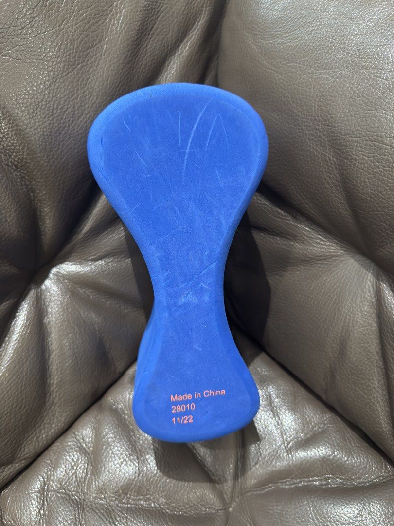 Speedo Elite Pullbuoy – Blue | Original Swim Training Aid (Category: Water Sports) located in Manila. Submitted by eleyven (Listing ID 1453138989, Image 3). Description: Original Speedo Elite Pullbuoy in blue. • Good condition • Used only for swim training • No cracks or damage • Normal signs of use/scuff marks only (see photos) • Perfect for improving upper-body strength, body position, and stroke technique RFS: No longer using. .