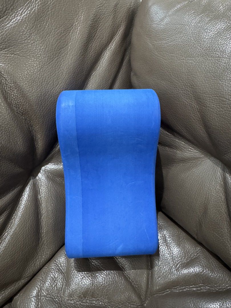 Speedo Elite Pullbuoy – Blue | Original Swim Training Aid (Category: Water Sports) located in Manila. Submitted by eleyven (Listing ID 1453138989, Image 2). Description: Original Speedo Elite Pullbuoy in blue. • Good condition • Used only for swim training • No cracks or damage • Normal signs of use/scuff marks only (see photos) • Perfect for improving upper-body strength, body position, and stroke technique RFS: No longer using. .