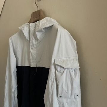 SS09 Visvim Nomad Dado Goretex Jacket (Category: Coats, Jackets and Outerwear) located in Quezon. Submitted by _babypluto (Listing ID 1453181922, Image 3). Description: Size on tag: Medium Flaw: Stains, Sign of usage Dimensions: L: 26 front 29 back W: 22 SL: 23.5 Note: actual color of the item may change due to lighting. .