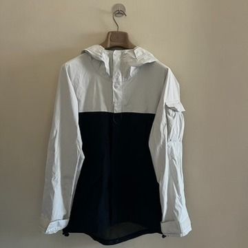 SS09 Visvim Nomad Dado Goretex Jacket (Category: Coats, Jackets and Outerwear) located in Quezon. Submitted by _babypluto (Listing ID 1453181922, Image 1). Description: Size on tag: Medium Flaw: Stains, Sign of usage Dimensions: L: 26 front 29 back W: 22 SL: 23.5 Note: actual color of the item may change due to lighting. .