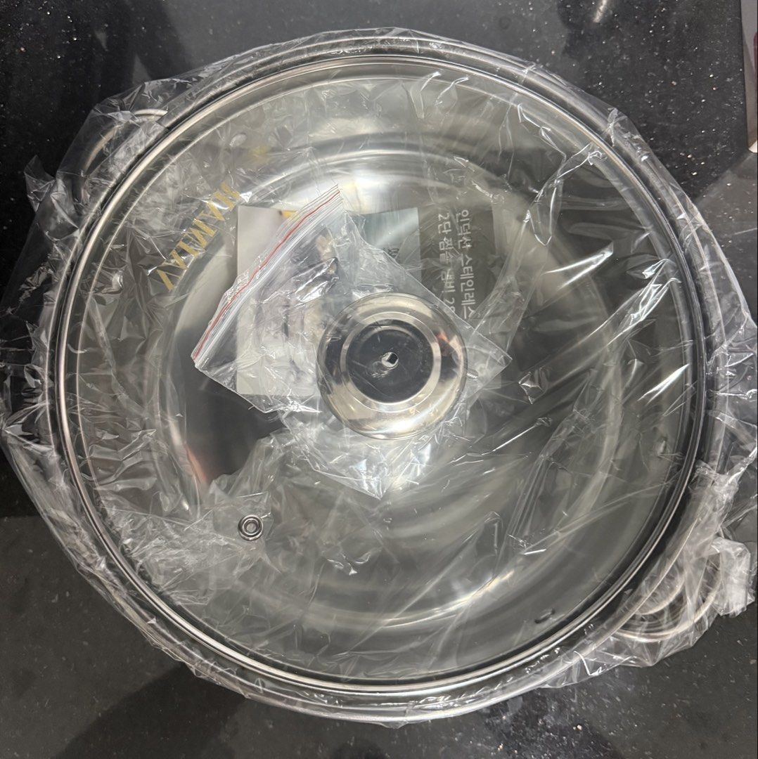 Stainless steel steamer (Category: Irons & Steamers) located in Bacoor. Submitted by cielo1985 (Listing ID 1453101480, Image 2). Description: .