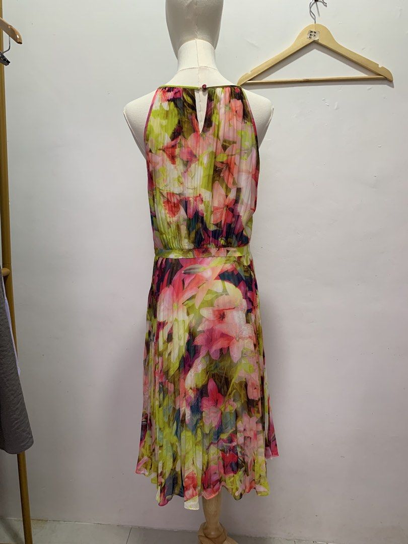 STEPS Floral Pleated Halter Dress (Category: Dresses) located in Las Pinas. Submitted by deargiya (Listing ID 1453124175, Image 2). Description: Medida Sizing: Bust: 34-36 Waist: 30-31 Length: 41 - Beautiful floral print dress - Halter neck with front keyhole detail - Flattering pleated skirt - Convenient side zip closure - Ideal for parties or a day out Loc: Las Piñas City MOP: gcash / bank transfer .