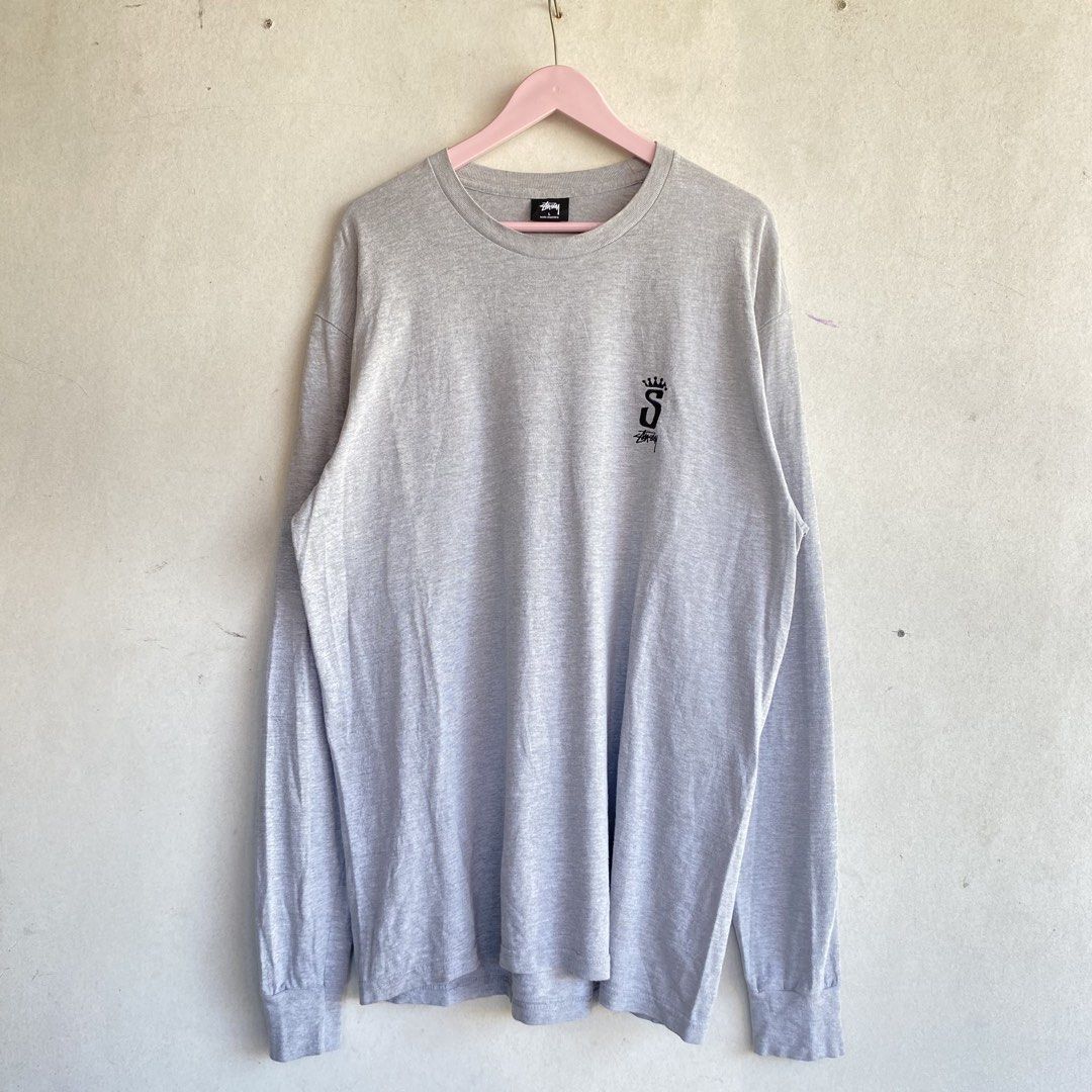Stussy Crown Chest Logo Sweatshirt (Category: Coats, Jackets and Outerwear) located in Cebu City. Submitted by kklez (Listing ID 1453059957, Image 1). Description: 24 x 32 L on tag Authentic No Side Stitch.