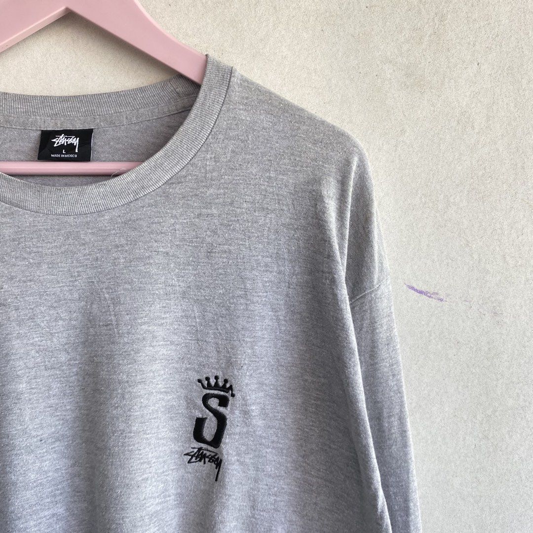 Stussy Crown Chest Logo Sweatshirt (Category: Coats, Jackets and Outerwear) located in Cebu City. Submitted by kklez (Listing ID 1453059957, Image 2). Description: 24 x 32 L on tag Authentic No Side Stitch.