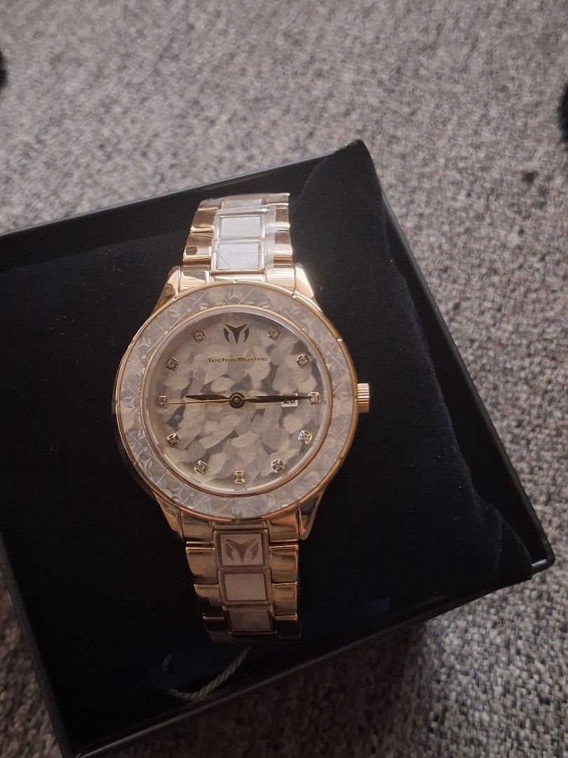 Technomarine seafoam glow rosegold (Category: Women's Watches) located in Quezon City. Submitted by tchalamett (Listing ID 1453064448, Image 2). Description: technomarine seafoam glow rosegold womens watch 33mm brandnew with tag authentic WITH INVICTA BOX ONLY.