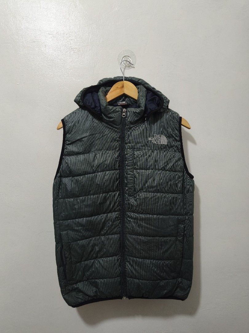 The North Face Green Vest Men Large (Category: Coats, Jackets and Outerwear) located in Balanga. Submitted by winterlab_ph (Listing ID 1453187929, Image 3). Description: Code: A541 Width: 20 Length: 25.5 Shoulders: 16.