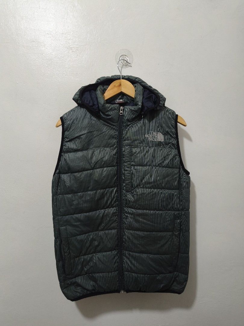 The North Face Green Vest Men Large (Category: Coats, Jackets and Outerwear) located in Balanga. Submitted by winterlab_ph (Listing ID 1453187929, Image 2). Description: Code: A541 Width: 20 Length: 25.5 Shoulders: 16.