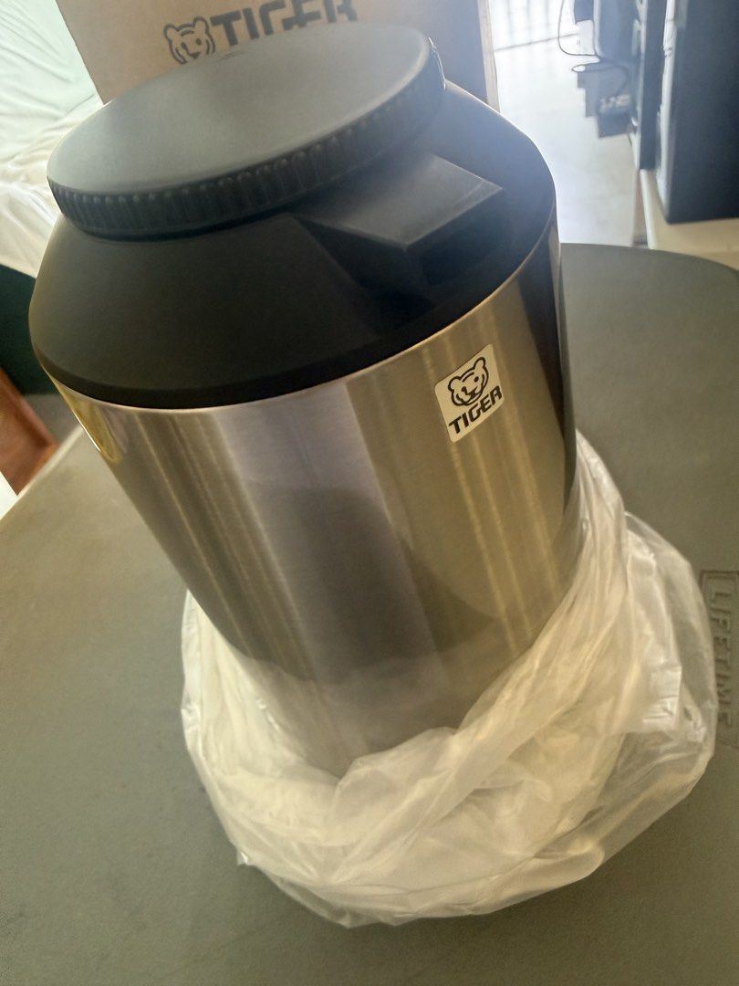 Tiger Glass Lined Thermal Carafe 1.0L (Category: Water Bottles & Tumblers) located in Manila. Submitted by sarsy (Listing ID 1453075237, Image 3). Description: - Tiger Brand Thermal Carafe - Capacity: 1.0 Liters - Glass-lined interior for optimal temperature retention - Keeps beverages hot or cold for extended periods - Comes with original packaging - Ideal for home or office use.
