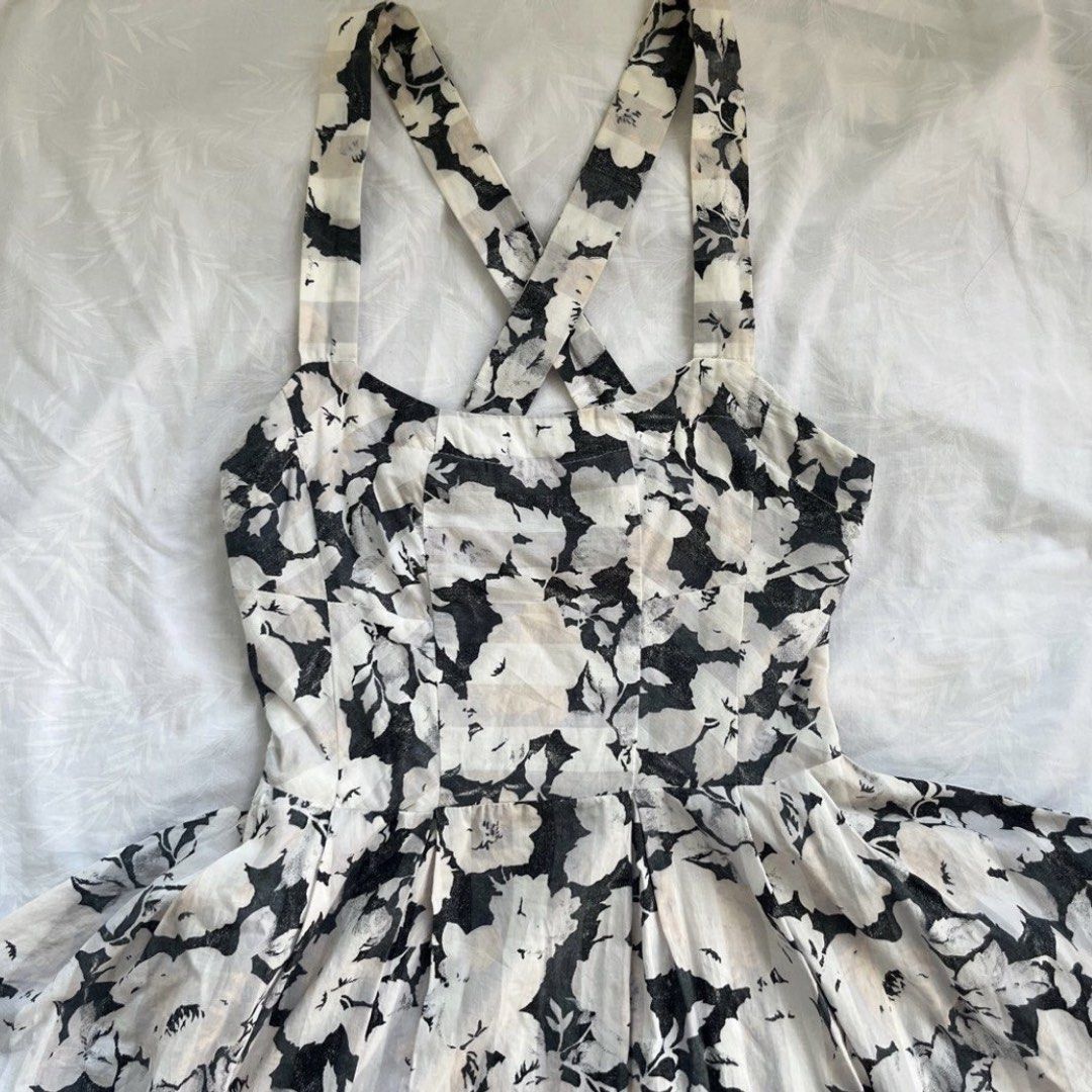 TOPSHOP Mini Puff Events Dress (Category: Dresses) located in Cebu City. Submitted by theeeeclutters (Listing ID 1452791608, Image 1). Description: check photos for measurements no ww .