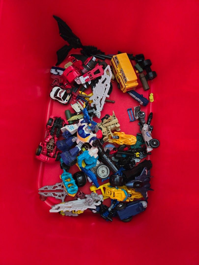 Transformers bundle (Category: Toy Figures) located in Singapore. Submitted by exotican (Listing ID 1453097370, Image 2). Description: selling it all off as a bundle all from hasbro. got abt 15-20 pieces (some has missing pieces) and some loose pieces. NOT FOR FUSSY ONCE SOLD NO REFUND..