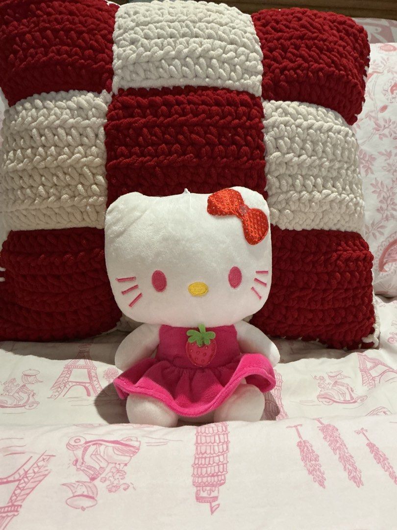 Two Hello kitty stuffed toys (Category: Plushies & Soft Toys) located in Manila. Submitted by valknosis (Listing ID 1453095051, Image 2). Description: Prices are negotiable 💕 GCASH PAYMENT ❄️ SF covered by buyer ❄️ - 350 first one / 9in tall - 250 second one / 6in tall - All for 500.