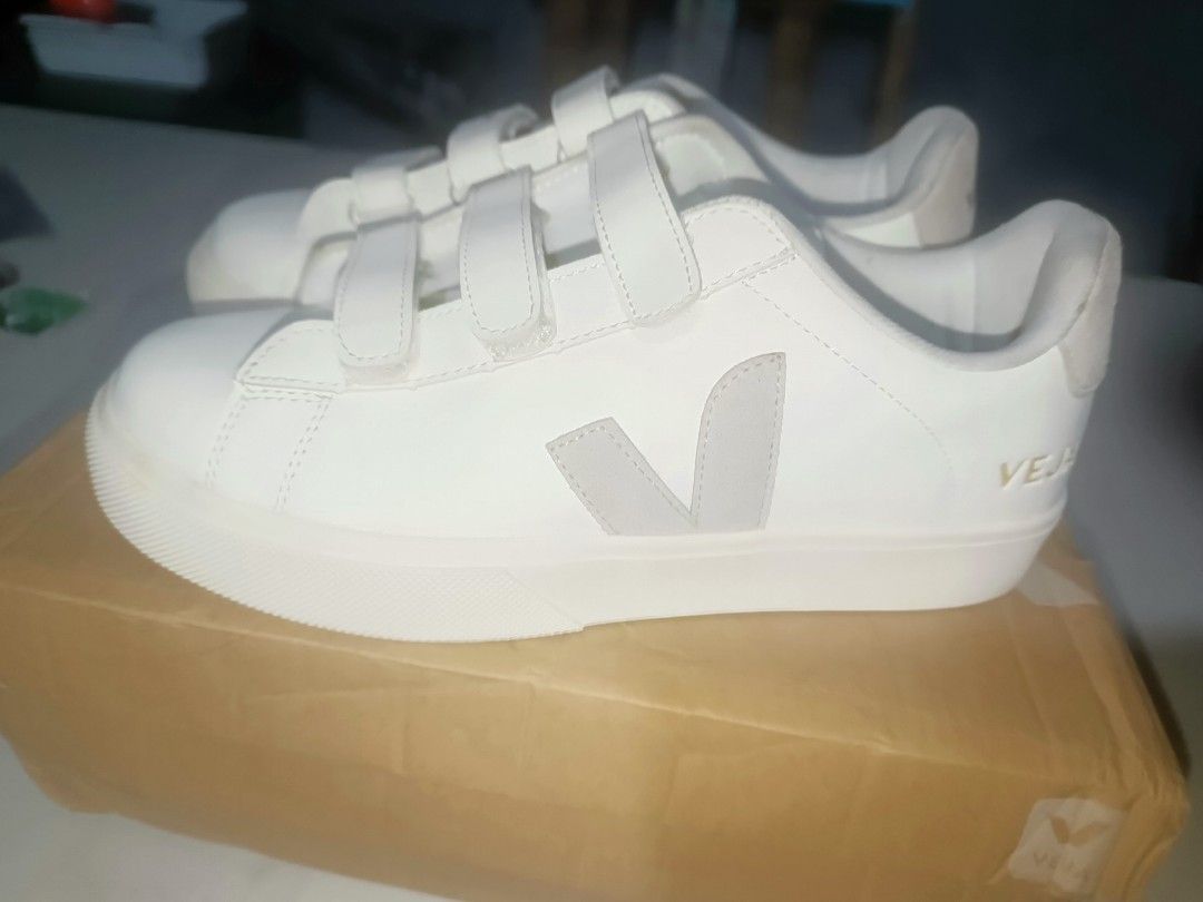 Veja T2 Sneakers EUR 40 (Category: Sneakers) located in Las Pinas. Submitted by avatar23 (Listing ID 1453197795, Image 2). Description: - Brand: Veja - Model: T2 Sneakers - Size: EUR 40 - Origin: Made in Brazil - Style: Versatile, perfect for everyday wear.