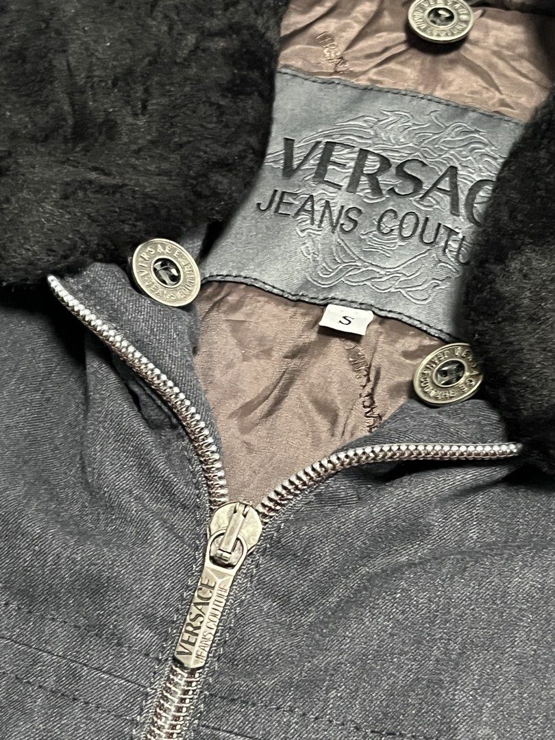 Versace Jeans Hunting Jacket (Category: Luxury Apparel) located in Calapan. Submitted by axlefinestpicks (Listing ID 1453160707, Image 2). Description: 💎!!GRAIL PIECE!!💎 Versace Jeans Hunting Jacket With collar textured cover Excellent condition No flaws. Fits small to medium. Small on tag. Guaranteed authentic..