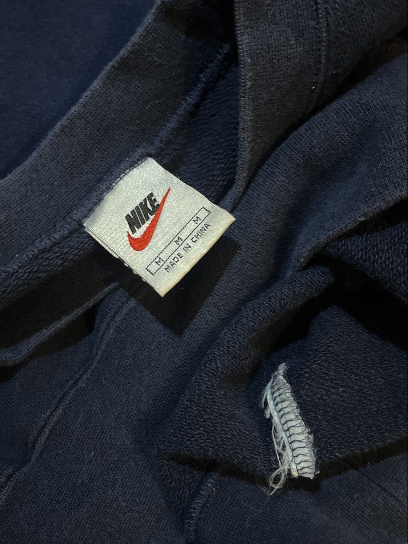 Vintage Nike Big Logo Crewneck (Category: Hoodies) located in Dagupan City. Submitted by harvey2005 (Listing ID 1453108044, Image 3). Description: Embroidered logo Excellent condition color rate 9/10 22 width 26 Length issue: none.
