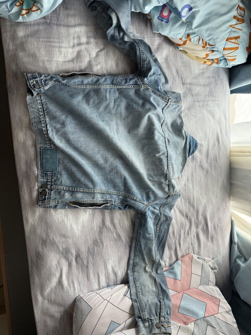 Visvim101 （分類：外套及戶外衣服）位於 Hong Kong。 由 5fshf4cnjs 提交（商品編號 1453086026，圖片 3）。簡介： 經典Visvim101牛仔褸 勁靚，洗水色 Size 3。