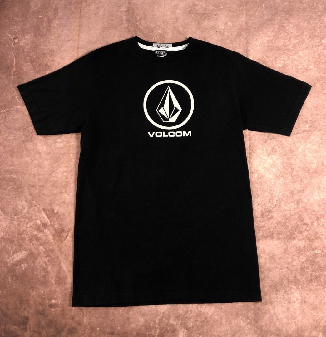 Volcom Black Tee (Category: Activewear) located in Dasmarinas. Submitted by 2slickdeals_ (Listing ID 1453229857, Image 1). Description: SIZE MEDIUM WIDTH 20 LENGTH 30 NO ISSUE..