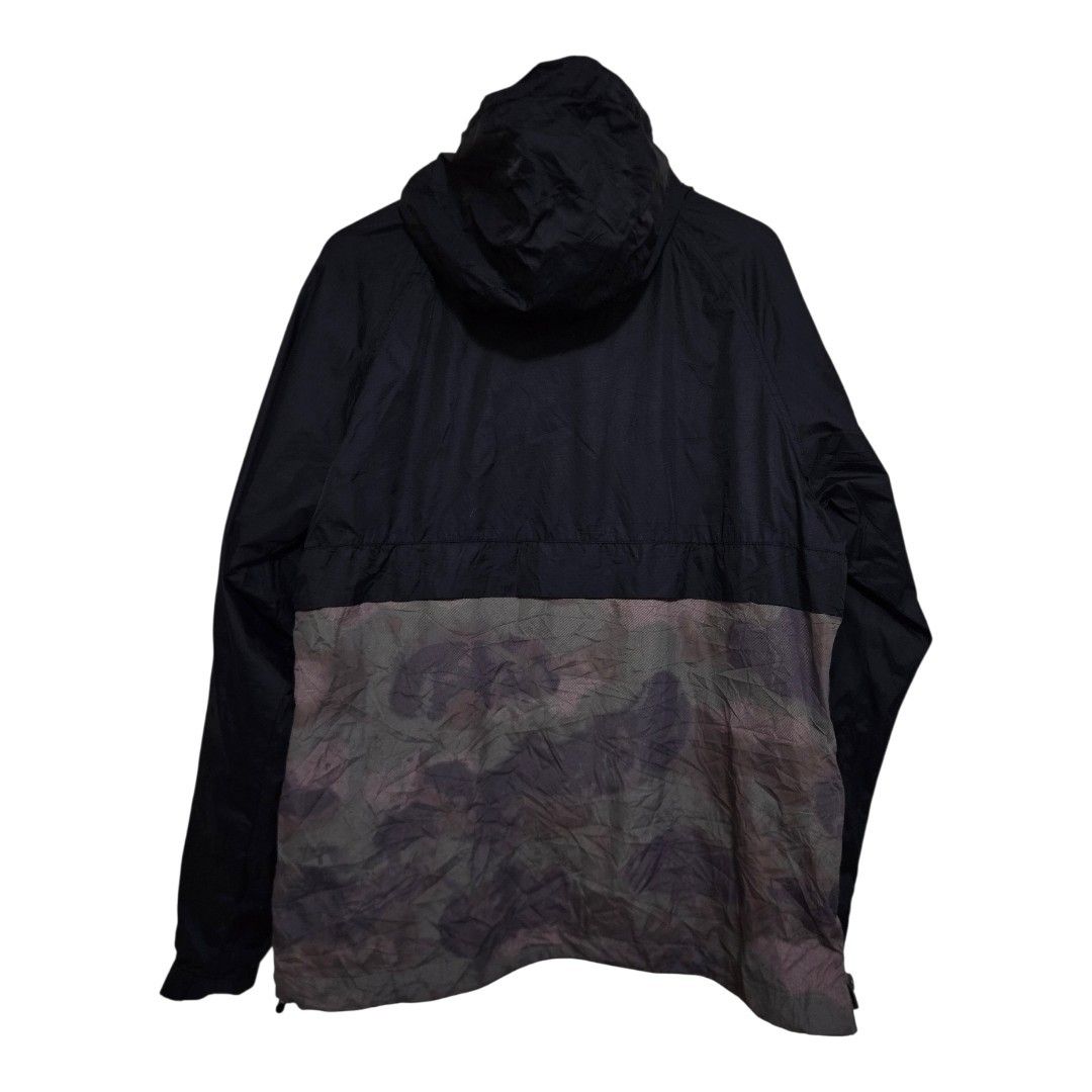 Volcom camo anorak jacket (Category: Coats, Jackets and Outerwear) located in Baguio. Submitted by fadexquisite (Listing ID 1453097532, Image 2). Description: Volcom camo anorak jacket Med 28x22 Very good condition Issue small paint stain 500 plus ship fee.