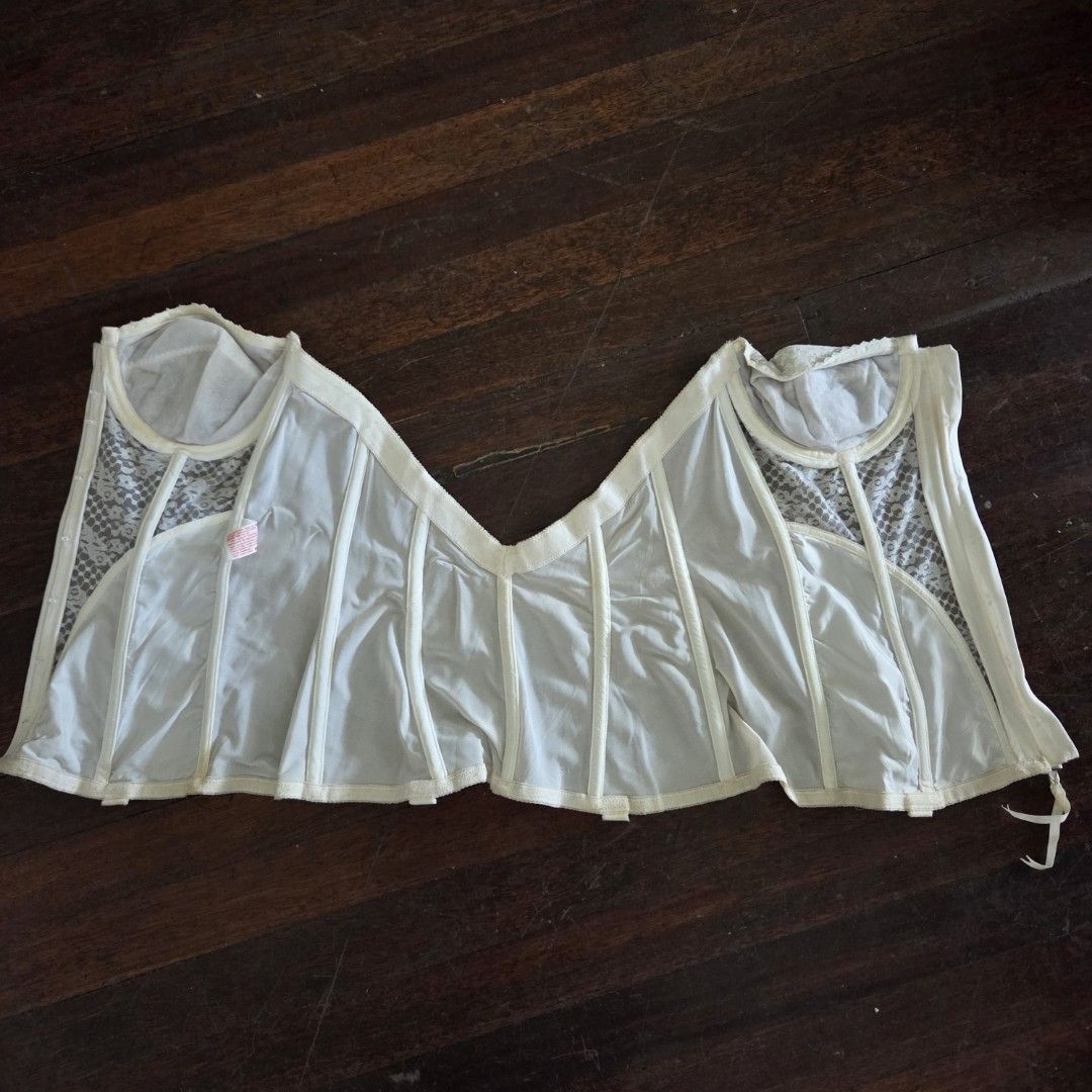 White Lace Corset (Category: Undergarments & Loungewear) located in Quezon City. Submitted by anirbash (Listing ID 1453112614, Image 3). Description: White Lady Marlene Lace Corset Size 40B made in the Philippines - Shipping is shouldered by buyer - Location: Tomas Morato, QC - BPI or Gcash Payment - Meet up or shipping via Lalamove/J&t/Grab/Angkas.