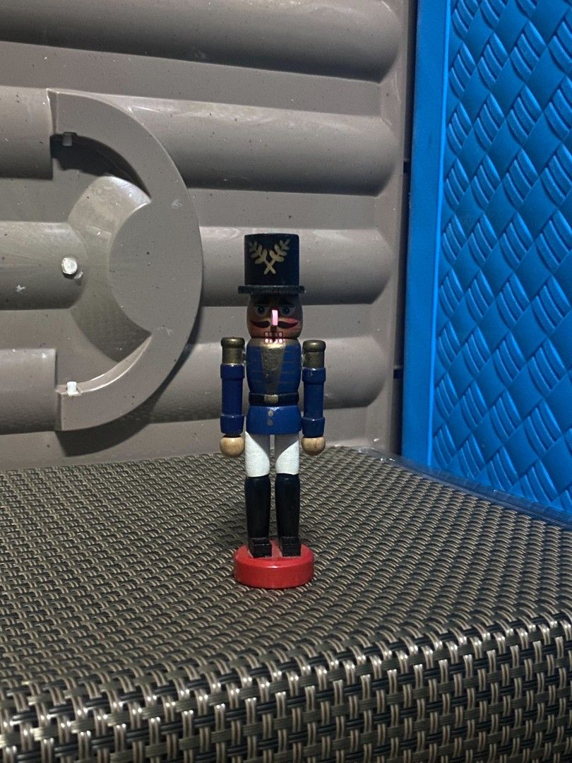 Wooden Nutcracker Soldier Figure (Category: Figurines & Statues) located in Binangonan. Submitted by nasjo8 (Listing ID 1434532769, Image 2). Description: Hand-painted - Wooden Nutcracker Soldier Classic soldier design na may dark blue coat, gold accents, at black hat. Yare sa kahoy (Wood). Pre-loved pero maayos pa at maganda ang kulay. Loose..