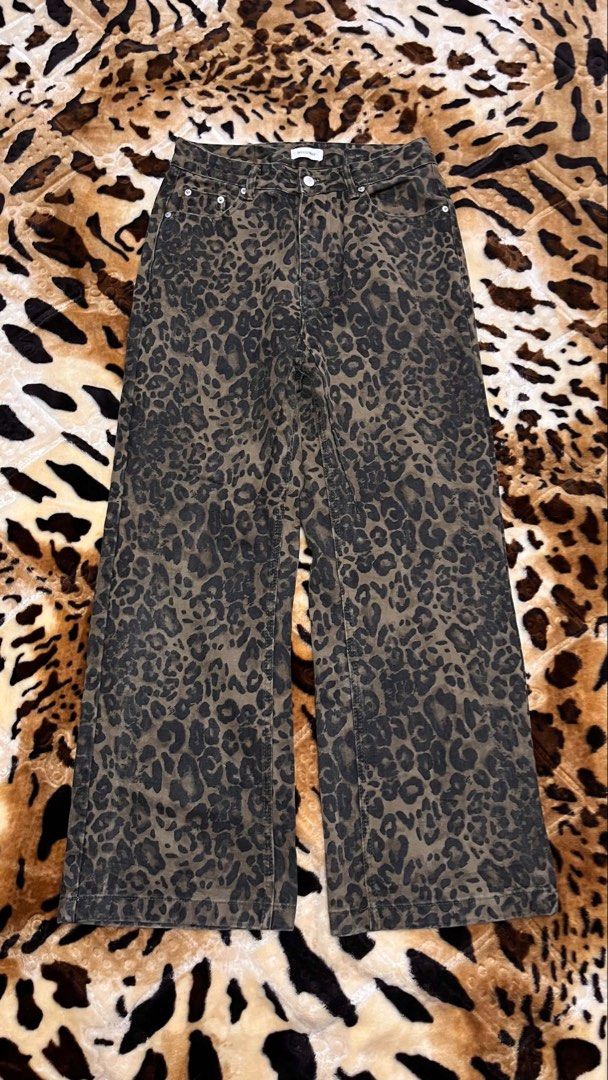 Y2K Leopard Pants (Category: Jeans) located in Cabuyao City. Submitted by kisyana (Listing ID 1453090573, Image 1). Description: .