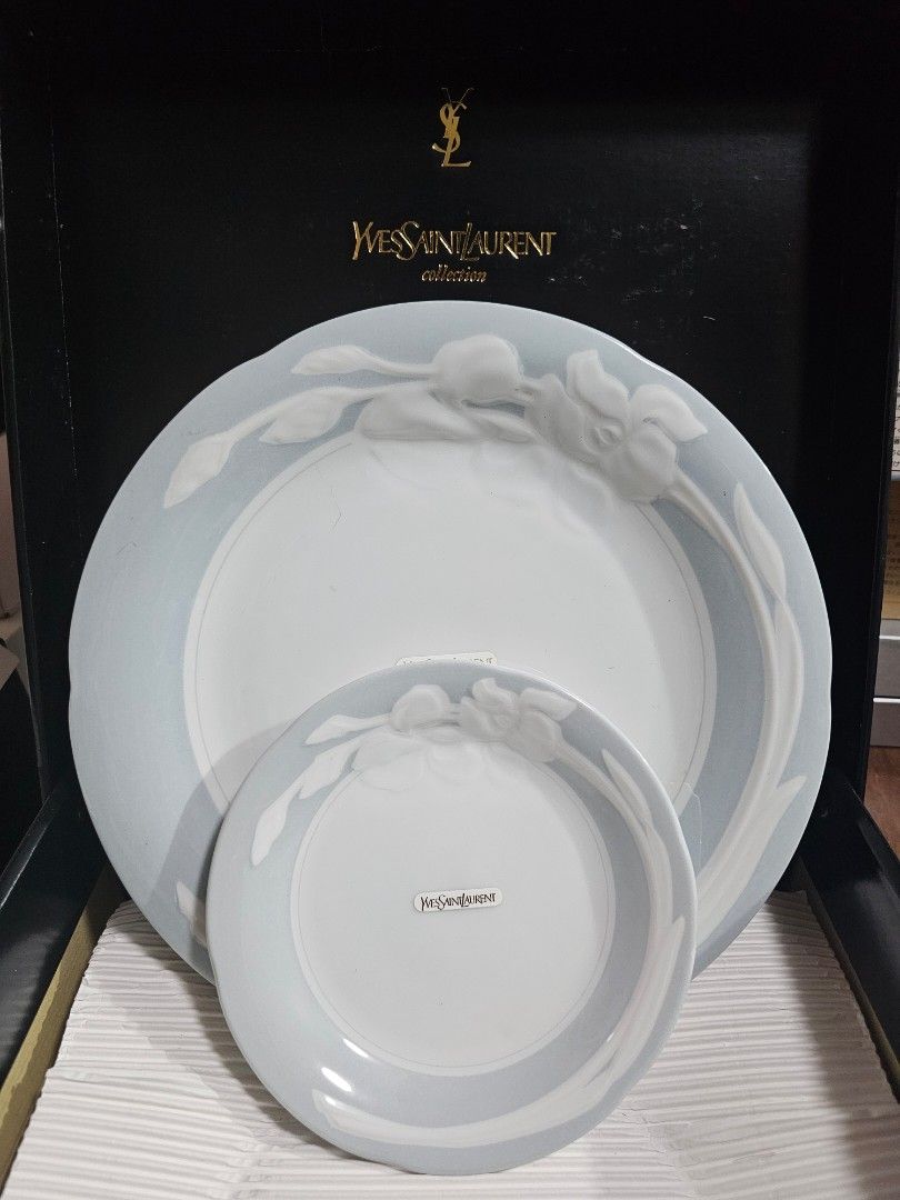 YSL Blue-Gray Party Plates Set - 7 pcs (Category: Dinnerware & Cutlery) located in Quezon City. Submitted by senyoramaria (Listing ID 1453229731, Image 1). Description: YSL Party Plates Blue gray shade Set of 7 2 x Serving Plates 10.25 inches in diameter 5 x Cake Plates 6.25 inches in diameter Brandnew with box. *2 boxes available.