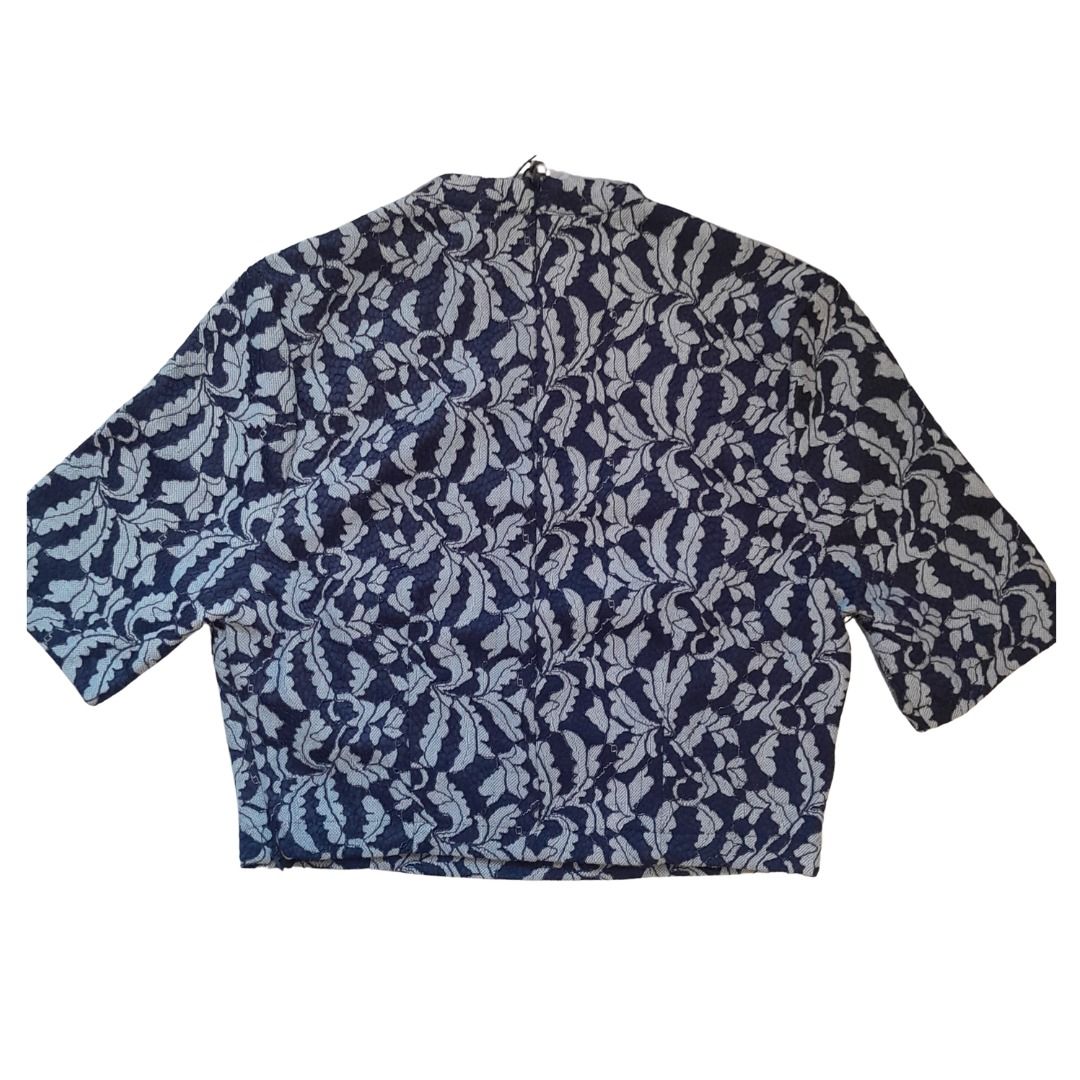 Zalora 3/4 Sleeves Crop Top Patterned Size XS (Category: Luxury Apparel) located in Davao. Submitted by pickystuff (Listing ID 1453098480, Image 2). Description: Size xs but fits best xxs Close neck 3/4 Sleeves Crop top Makapal ang tela with 5 - 6 inches zipper at the back.