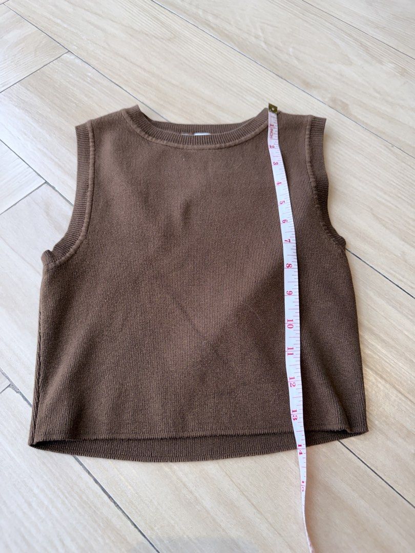 Zara Brown Sleeveless Knit Top Size S (Category: Sleeveless) located in Taytay. Submitted by ks.closet (Listing ID 1453214788, Image 1). Description: - Brand: Zara - Type: Knit Sleeveless Top - Color: Brown - Size: S - Texture: Ribbed - Measurements: Approx. 13" length, 15" width - Style: Simple, versatile, great for layering or wearing alone.