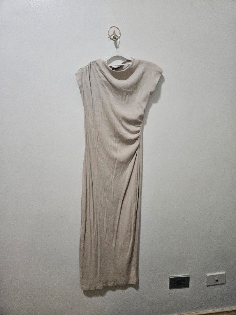 Zara Off White Dress (Category: Dresses) located in Makati City. Submitted by hellok08 (Listing ID 1453114845, Image 2). Description: Zara Dress Medium In very good used condition, item shows minor signs of use Slightly stretchy Approximate measurements, in inches: Armpit to armpit - 17 Waist - 13.5 Length - 46 MOP: BPI/GCash/Unionbank Pick up in Makati via Grab or Lalamove c/o buyer.