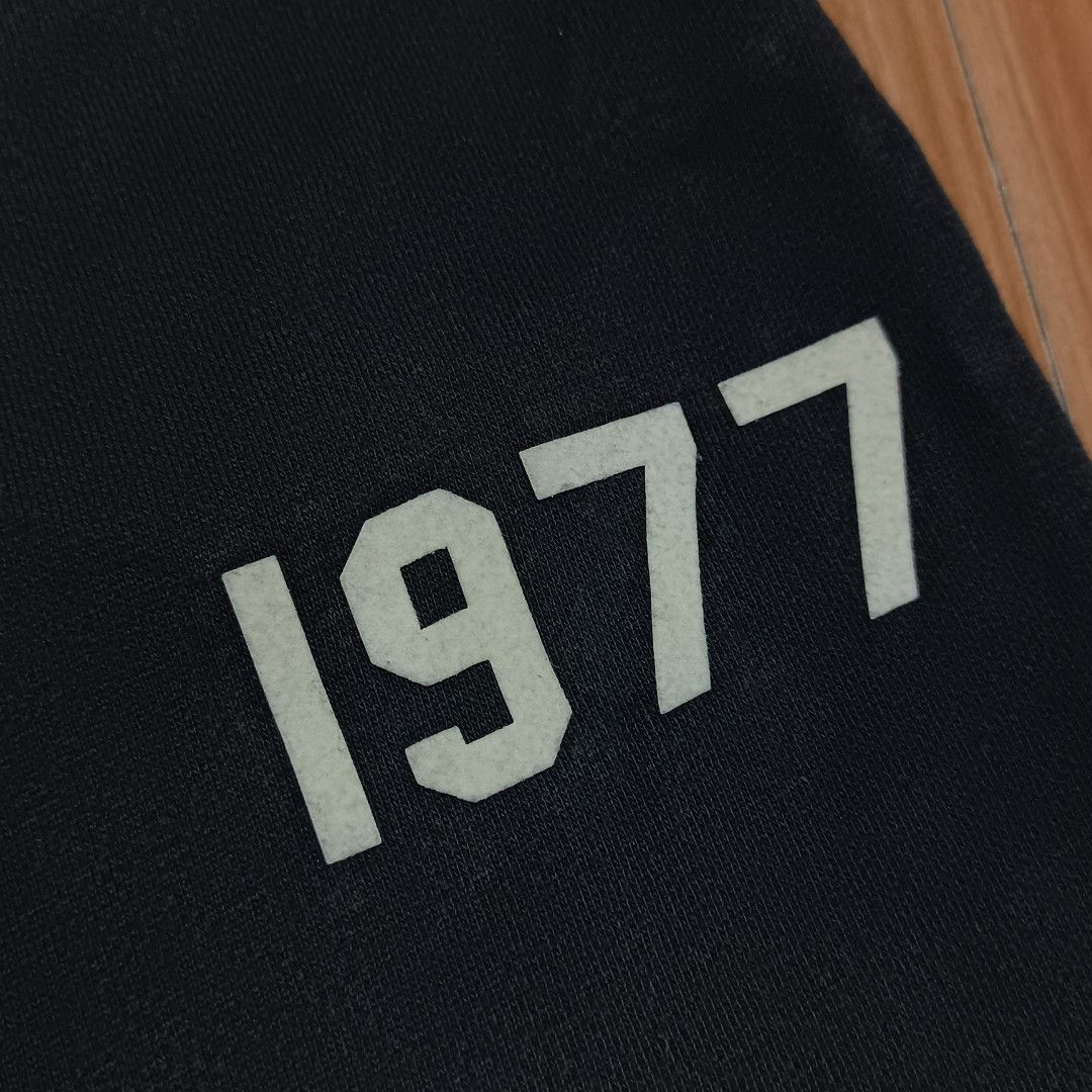 1977 ESSENTIALS SHORT (dark gray) (Category: Shorts) located in Baybay. Submitted by dathrifted (Listing ID 1454869444, Image 2). Description: 1977 ESSENTIALS SHORT (dark gray) LARGE on tag Waistline- 28 Length- 19 EXCELLENT CONDITION PM if interested 📥📥📥.