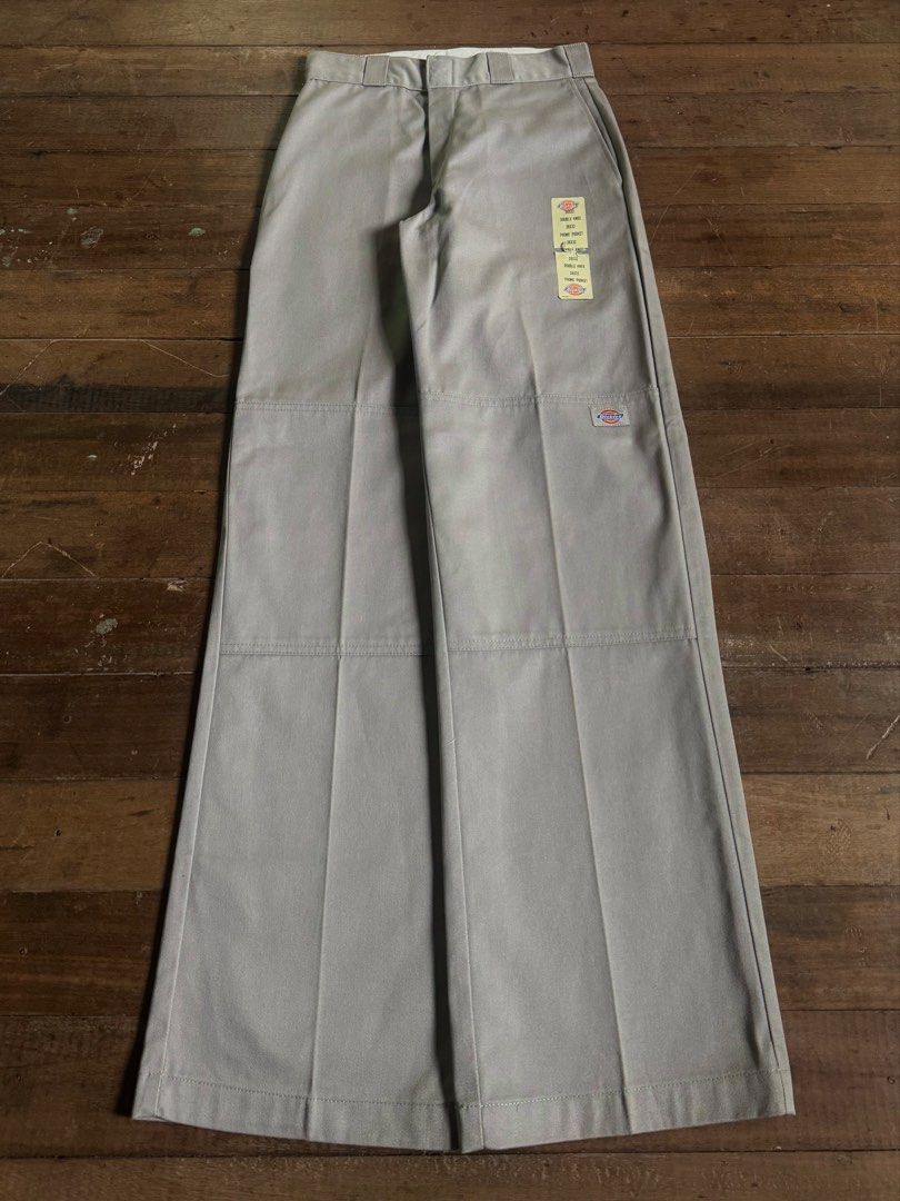 2000's Dickies "Loose Fit" Double Patch & Upper Right Back Pocket (SILVER GREY) Double-Knee Work Pants (Category: Activewear) located in Dagupan City. Submitted by 21koozy (Listing ID 1454919760, Image 2). Description: ▪️Size: Size: 28-30" MAX WAISTLINE | 42" LENGTH | 10-10.5" HEM | 13.5" THIGH ▪️Condition: 10/10 Brandnew Condition ▪️Color: 10/10 (Color may vary due to lighting) ▪️Issue: None (SWIPE RIGHT TO SEE MORE DETAILS) .