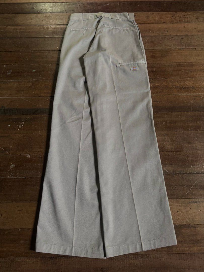 2000's Dickies "Loose Fit" Double Patch & Upper Right Back Pocket (SILVER GREY) Double-Knee Work Pants (Category: Activewear) located in Dagupan City. Submitted by 21koozy (Listing ID 1454919760, Image 3). Description: ▪️Size: Size: 28-30" MAX WAISTLINE | 42" LENGTH | 10-10.5" HEM | 13.5" THIGH ▪️Condition: 10/10 Brandnew Condition ▪️Color: 10/10 (Color may vary due to lighting) ▪️Issue: None (SWIPE RIGHT TO SEE MORE DETAILS) .