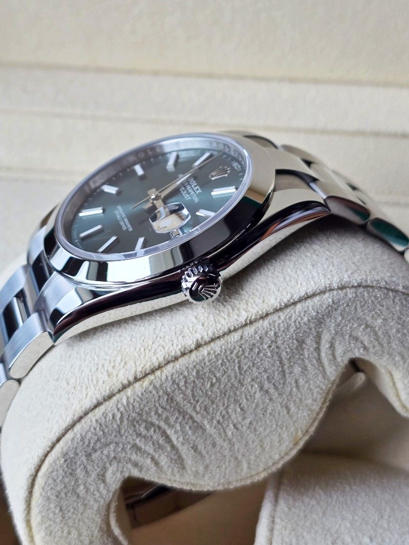 2025 Rolex Datejust 41 "Mint Green" 126300 (Category: Luxury Watches) located in Makati City. Submitted by rvffy (Listing ID 1454936533, Image 2). Description: New Rolex Datejust 41 "Mint Green" PRICE: Php668,000 New/Unused/Unresized Year: 2026 Model: Datejust 41 Model Number: 126300 Links: 12+1 (Complete) RoIex Guarantee Card/Certificate: Yes New Rolex Green Box: Yes PM for inquiries. 📍 One Ayala, 1 Ayala Ave cor. Edsa, Makati City #126300 #116