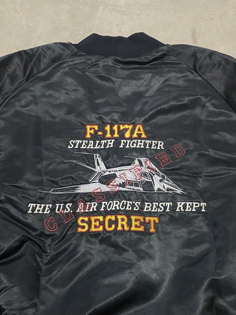 80s USAF - F-117A STEALTH FIGHTER JACKET (Category: Coats, Jackets and Outerwear) located in Naga. Submitted by junked_garments (Listing ID 1454812105, Image 3). Description: 80s USAF - F-117A STEALTH FIGHTER JACKET CONDITION: EXCELLENT COLOR RATE: 9/10 ISSUE: HOLE WIDTH 24” / LENGTH 27” DM ME TO PURCHASE!.