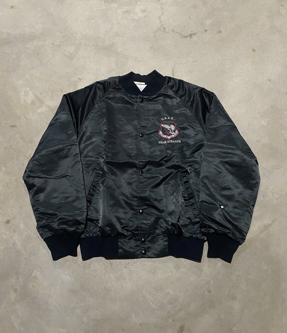 80s USAF - F-117A STEALTH FIGHTER JACKET (Category: Coats, Jackets and Outerwear) located in Naga. Submitted by junked_garments (Listing ID 1454812105, Image 1). Description: 80s USAF - F-117A STEALTH FIGHTER JACKET CONDITION: EXCELLENT COLOR RATE: 9/10 ISSUE: HOLE WIDTH 24” / LENGTH 27” DM ME TO PURCHASE!.