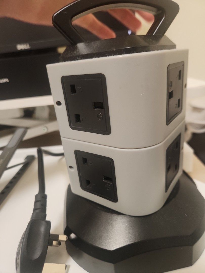 8 socket adapter （分類：轉插器及插頭）位於 Hong Kong。 由 rehome_rehome 提交（商品編號 1454886756，圖片 2）。簡介： 8-socket adapter, very practical but no longer need pick up at my apartment near times square。