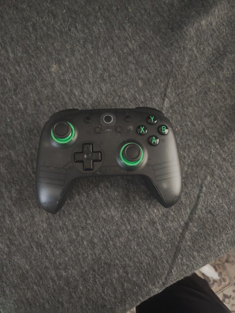 8BitDo Ultimate 2c (Category: Controllers) located in Kuala Lumpur. Submitted by pahmeeredo48289 (Listing ID 1454883025, Image 1). Description: Masih dalam mint condition sebab baru pakai beberapa bulan kotak pun ada (warranty masih ada)..