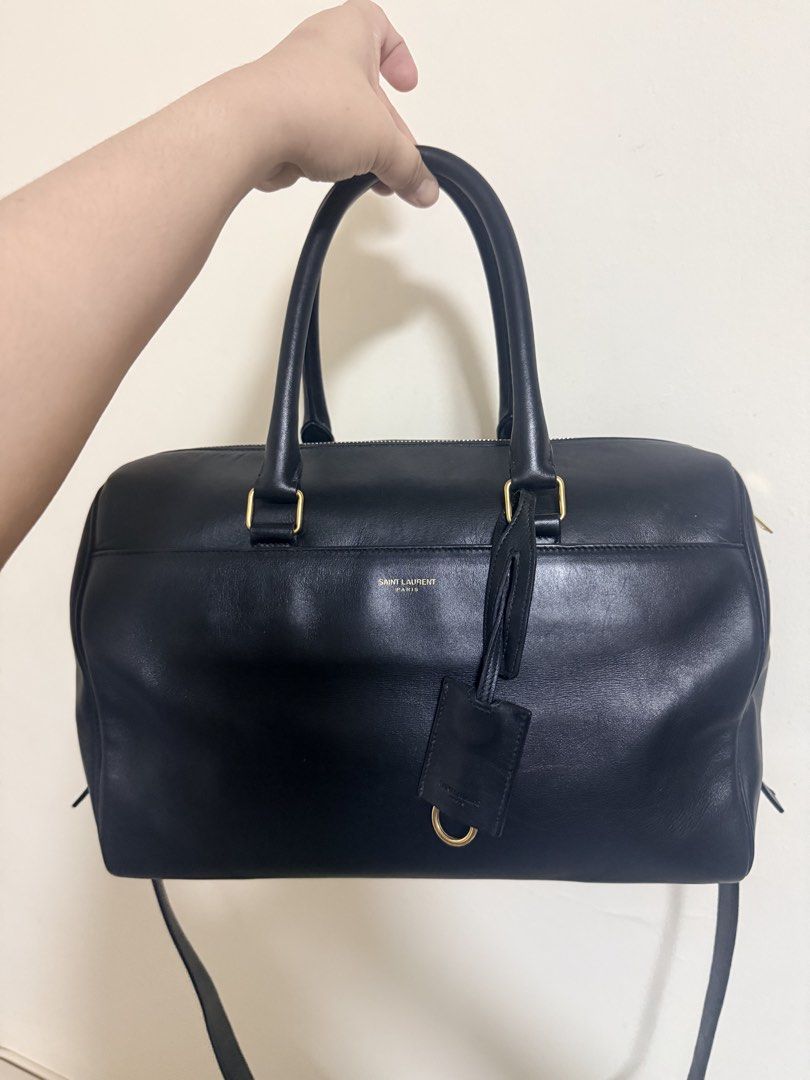 💯 YSL Duffle Bag (Category: Luxury Bags & Wallets) located in Paranaque City. Submitted by boxelle (Listing ID 1454858287, Image 1). Description: 💯 YSL Duffle bag Black with gold hardware Medium, can fit ipad air 7 11inch Payment options: GCash or Bank via QR Credit card via wize app NO TO LOWERBALLERS SF included, options below only: Within Metro Manila via Lalamove Outside MM via LBC .