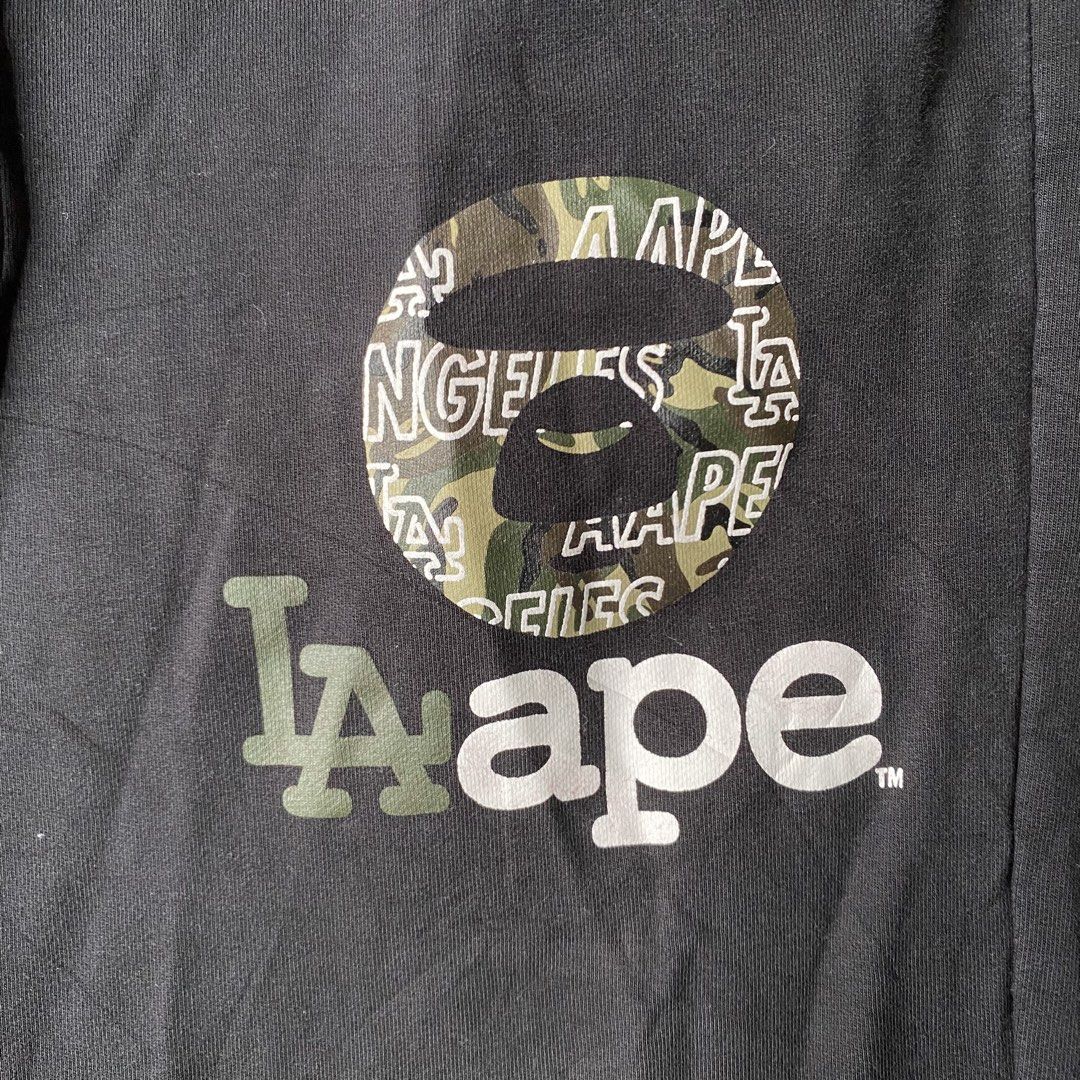 AAPE BY A BATHING APE LA Dodgers Sweatpants (Category: Joggers) located in Tarlac. Submitted by pop_up_0 (Listing ID 1454839376, Image 2). Description: - Authentic AAPE x LA Dodgers collaboration - Waist 31-33 - Length 39 - Classic black sweatpants - Comfortable and relaxed fit - Features drawstring waist with branded laces - Includes two side pockets and one back pocket - Ideal for everyday casual wear.